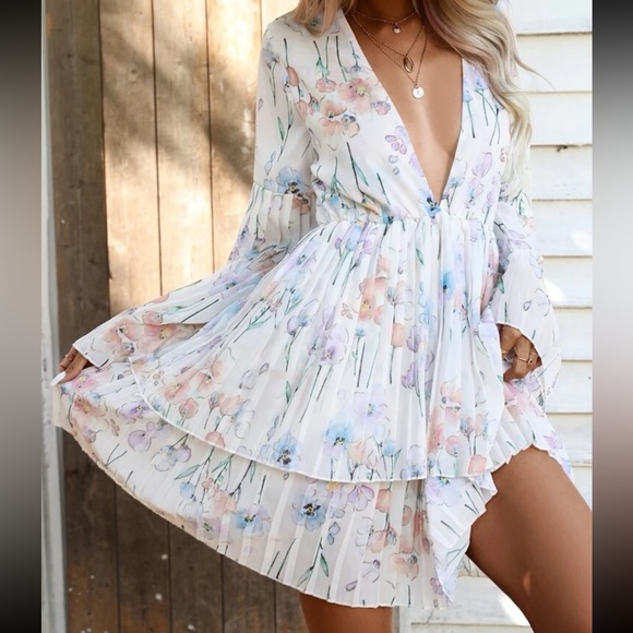Boho floral print plunging V neckline flounce sleeve mini dress - Picture 3 of 6